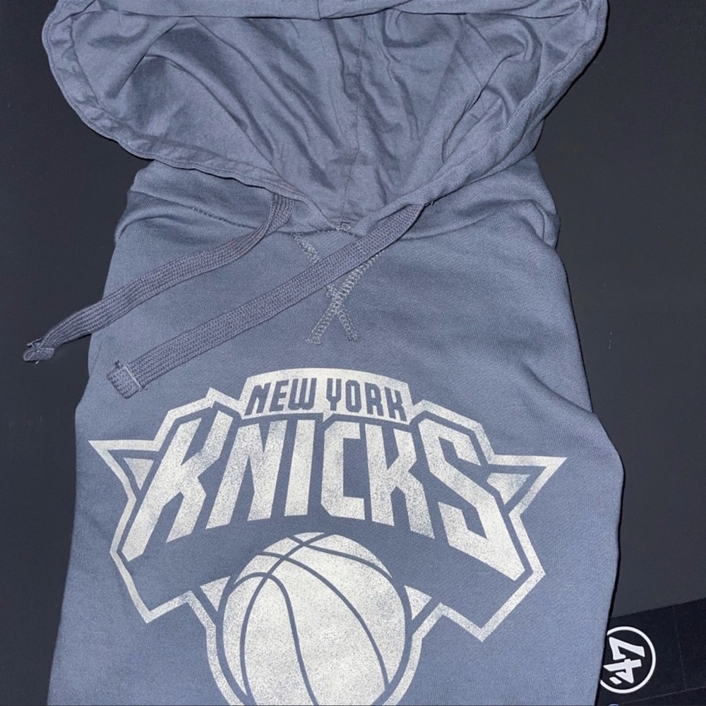 47 Brand NBA New York Knicks hoodie Gray NWT Size Medium